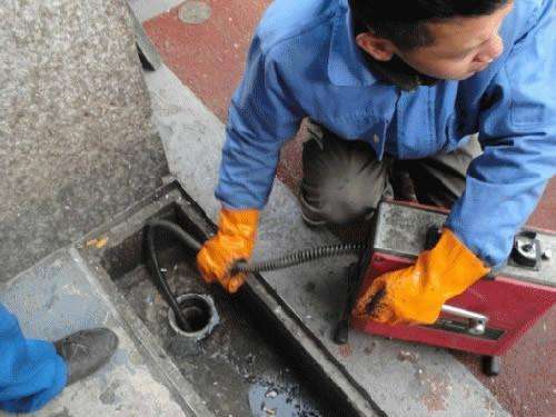 潭门镇疏通下水道